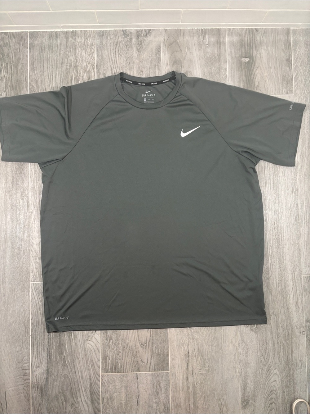 Nike Swim Mens 2XL Hydroguard Dri-FIT UPF 40 Short Sleeve Rash Guard Shirt